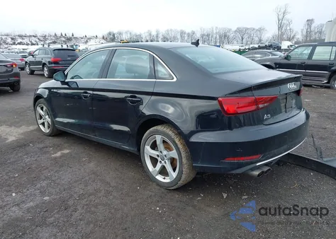 2019 Audi A3 40 Premium/40 Titanium Premium z USA, uszkodzony, nr VIN WAUAUGFF9K1009092
